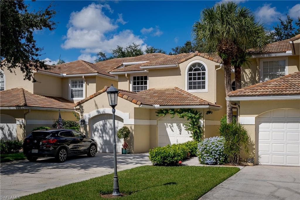 56 Silver Oaks Cir #202, Naples, photo 2