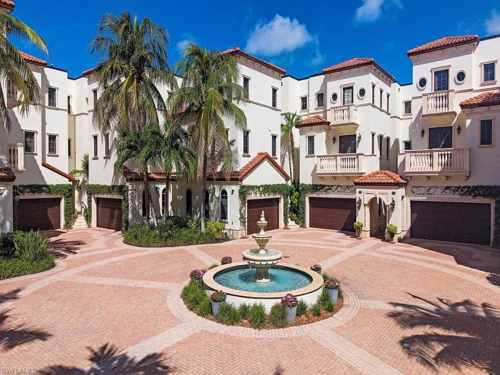 221 Harbour Dr #6, Naples, photo 2