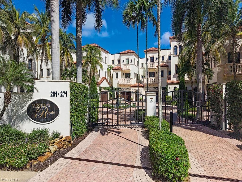 221 Harbour Dr #6, Naples