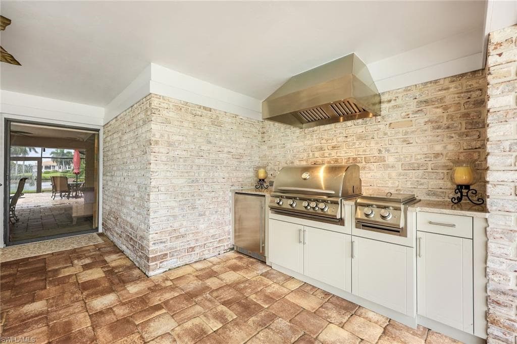 2264 Imperial Golf Co Blvd, Naples, photo 2