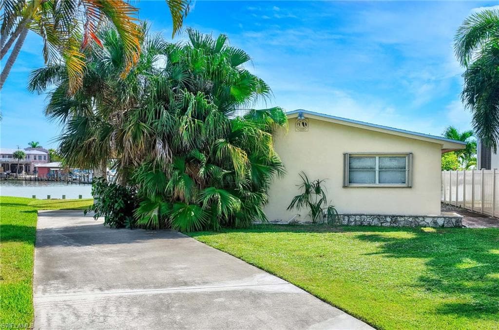 129 Pago Pago Dr, Naples, photo 2