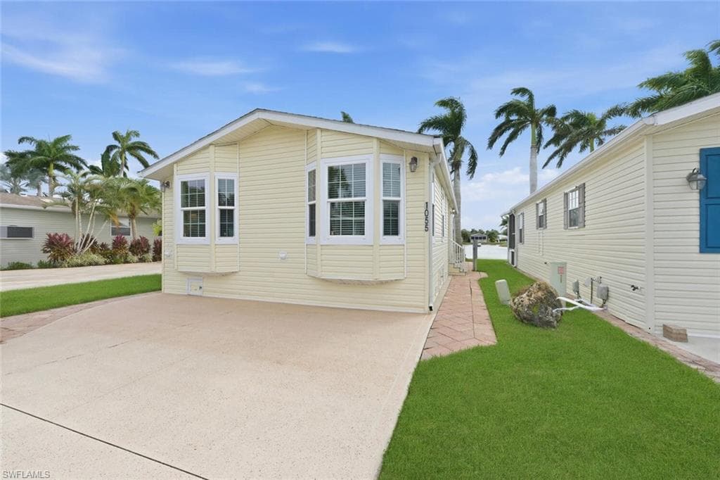 1055 Diamond Lake Cir, Naples, photo 2