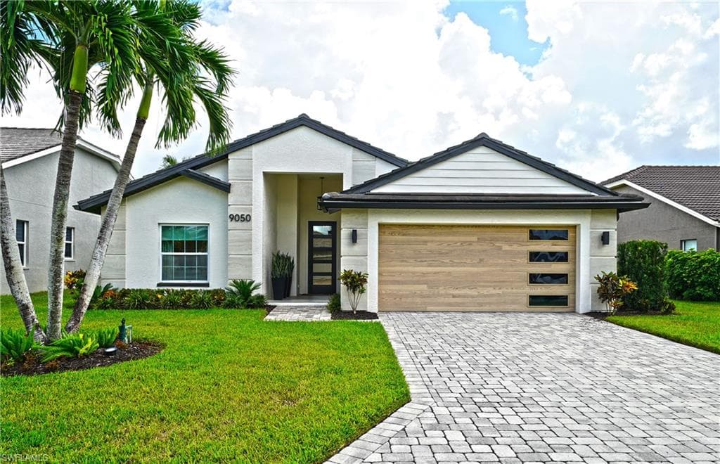 9050 Old Hickory Cir, Fort Myers