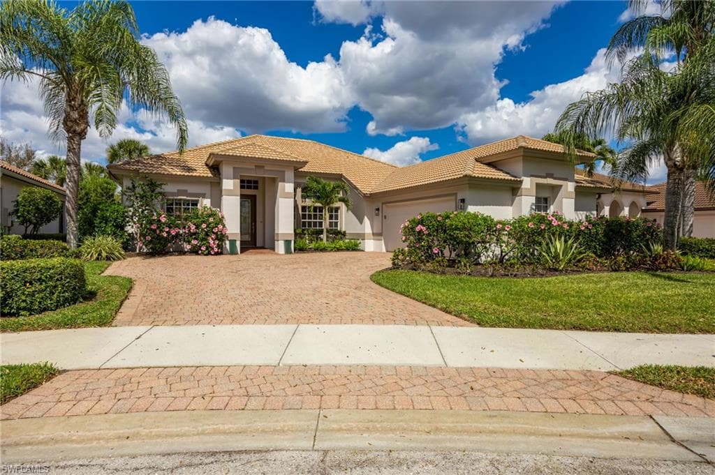 9049 Bronco Ct, Naples