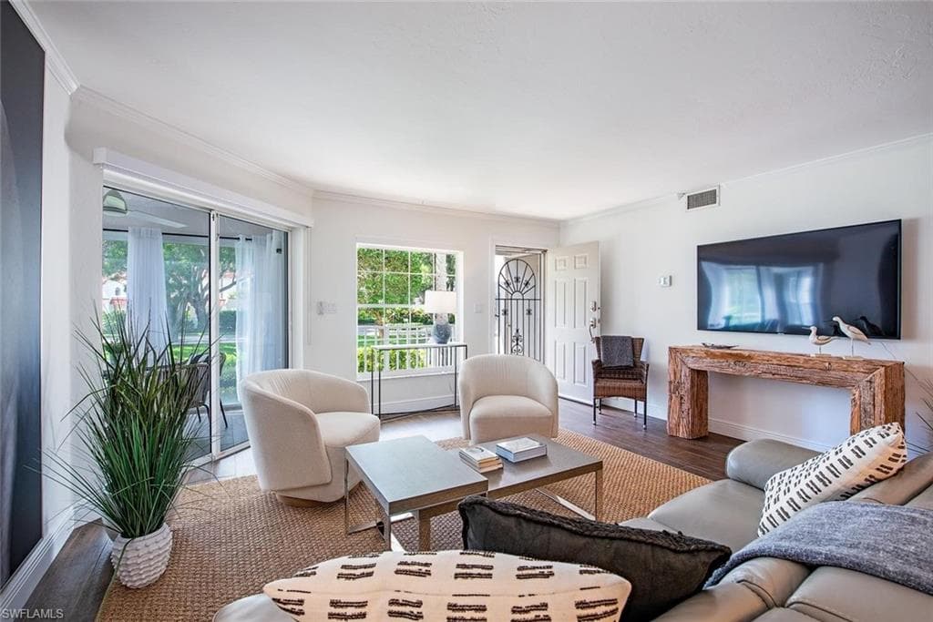 5633 Turtle Bay Dr #35, Naples