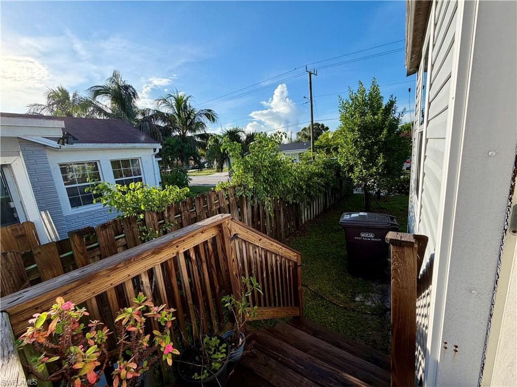 755 Ridgewood Dr, West Palm Beach, photo 2