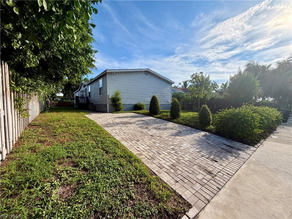 755 Ridgewood Dr, West Palm Beach