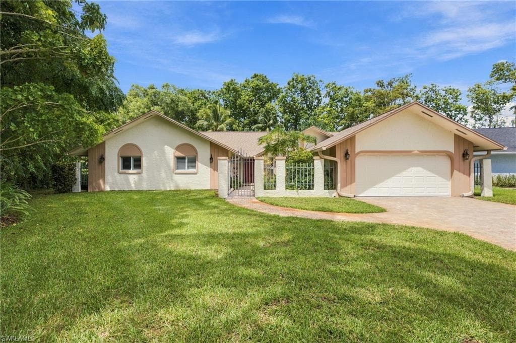 3066 Round Table Ln, Naples