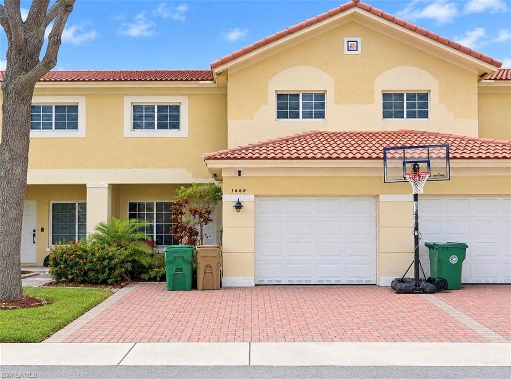 7668 Stonecreek Cir, Davie
