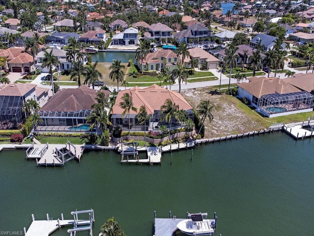 466 Clifton Ct, Marco Island, photo 3