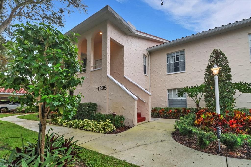 100 Siena Way #1201, Naples