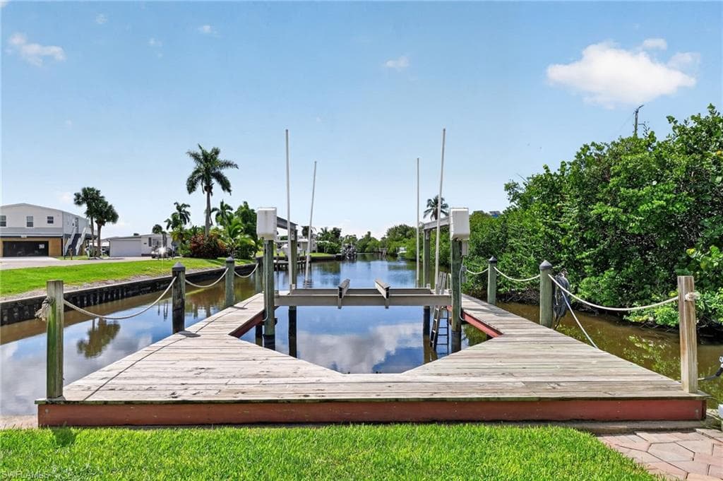 17520 Azalea Ln, Fort Myers Beach