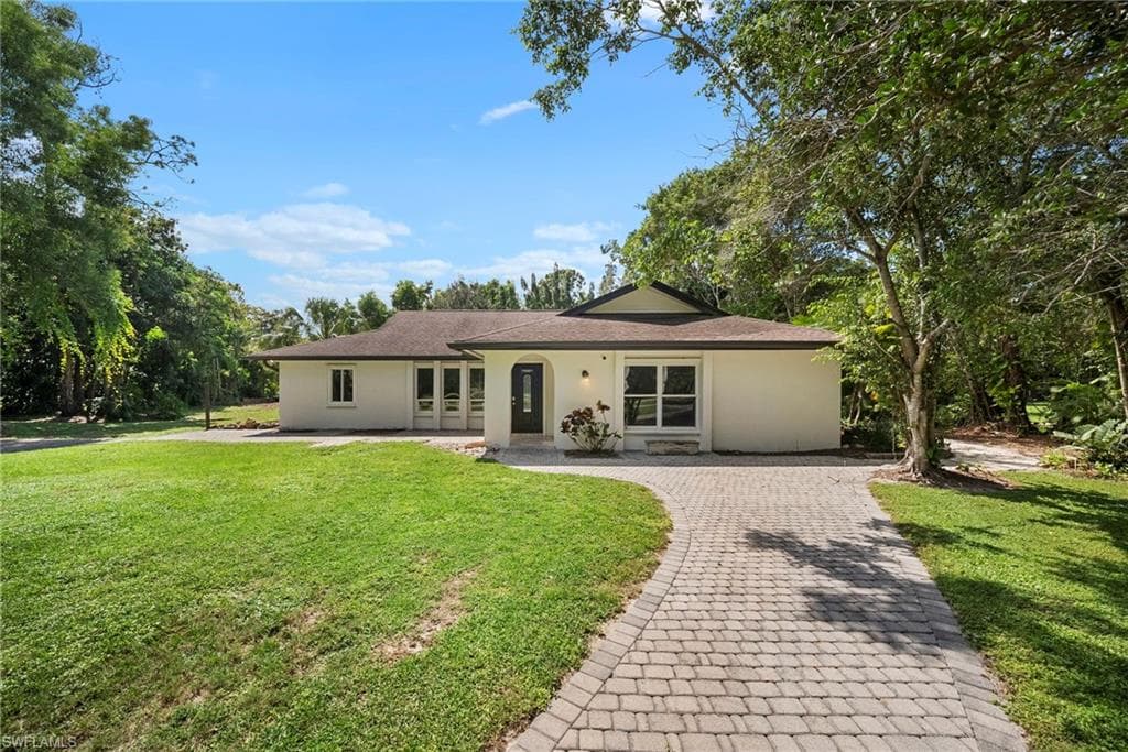5750 Westport Ln, Naples