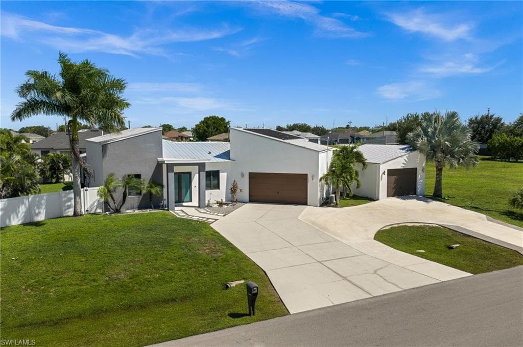 1007 16th Pl, Cape Coral