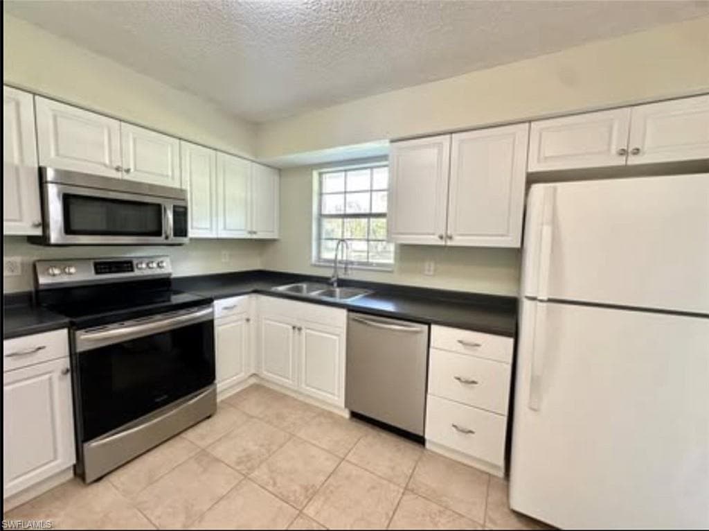3325 Airport Rd #d3, Naples