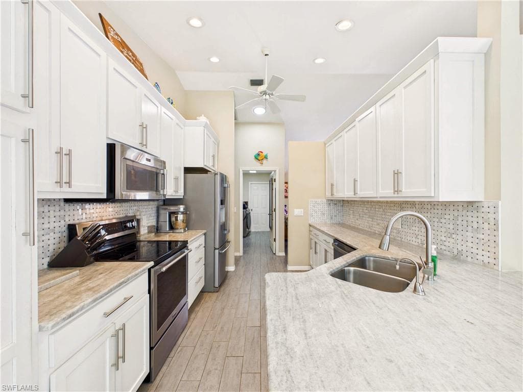 12767 Hunters Ridge Dr, Bonita Springs, photo 2