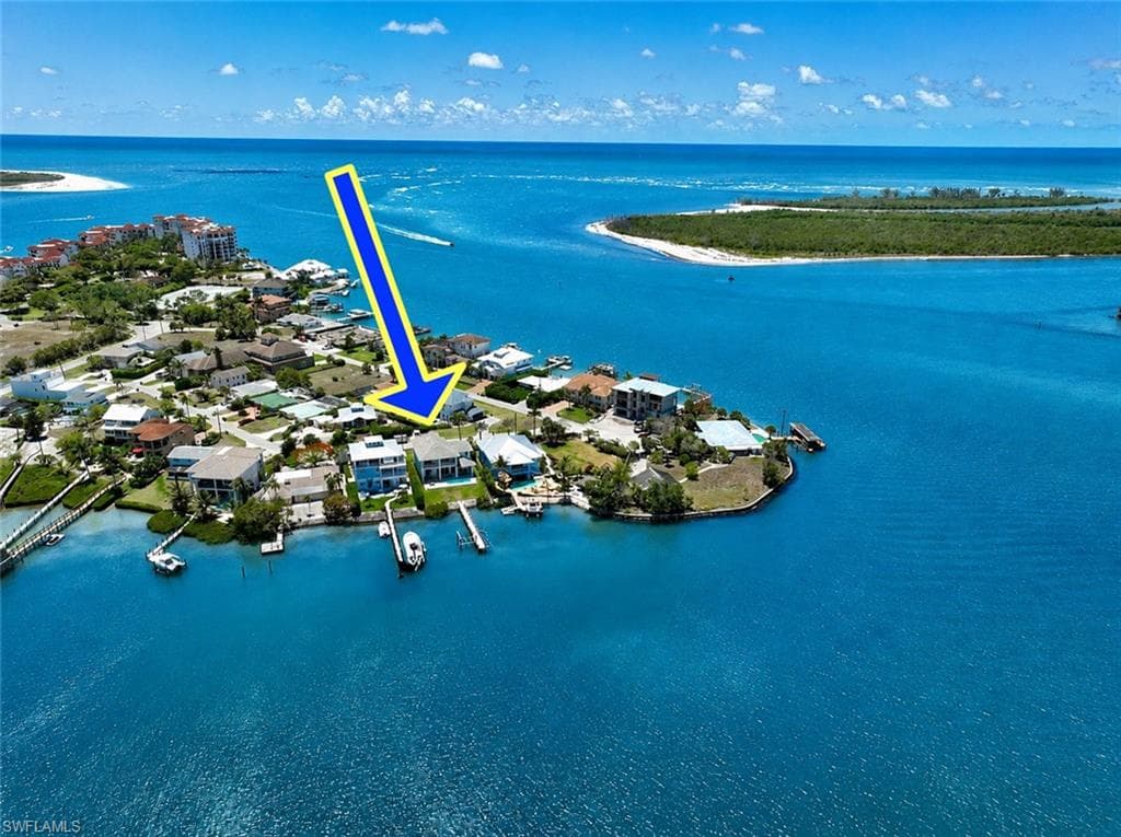 62 Dolphin Cir, Naples