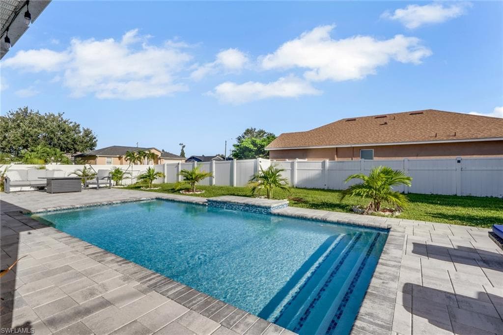 327 31st St, Cape Coral, photo 2
