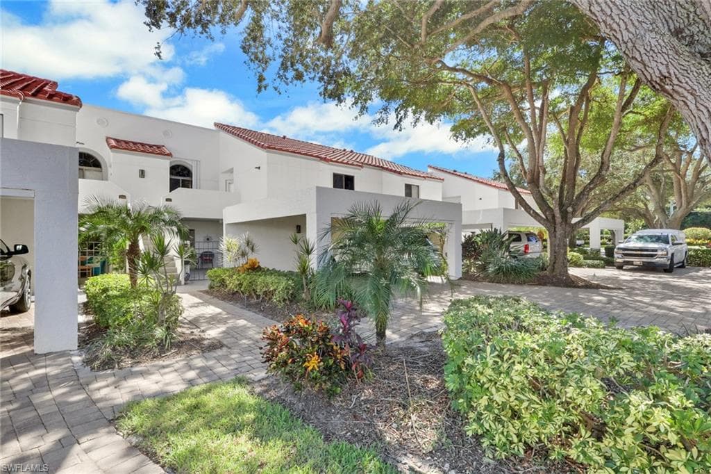 625 Beachwalk Cir #g203, Naples