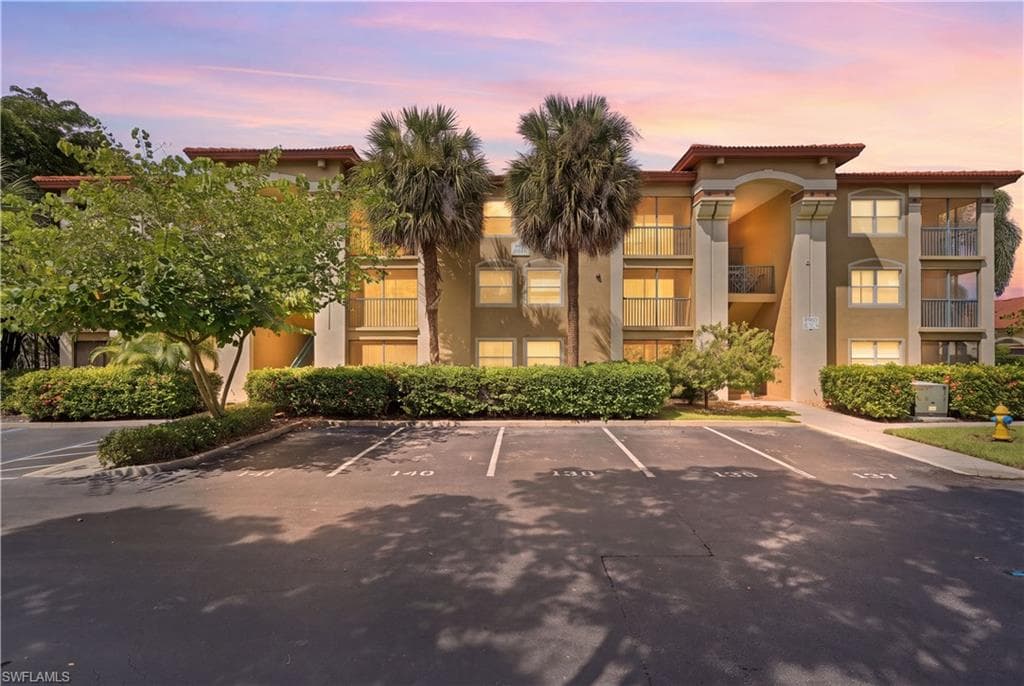 8960 Colonnades Ct #915, Bonita Springs, photo 2