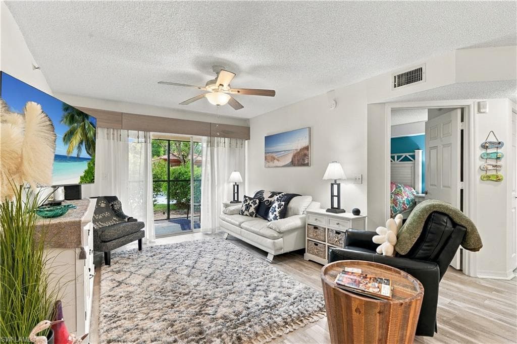 8960 Colonnades Ct #915, Bonita Springs