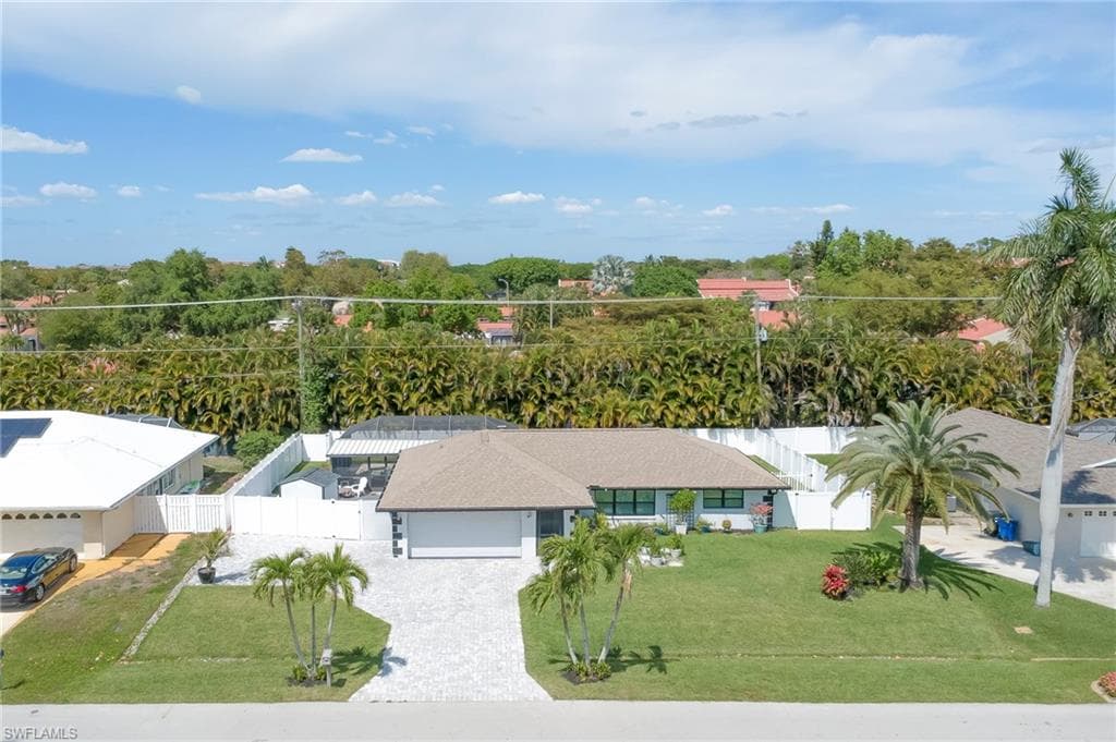 1089 Town And River Dr, Fort Myers, photo 2