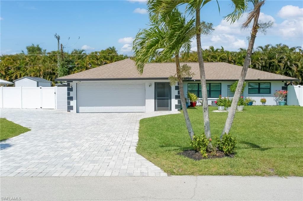 1089 Town And River Dr, Fort Myers