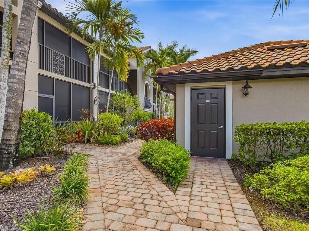 9840 Venezia Cir #815, Naples