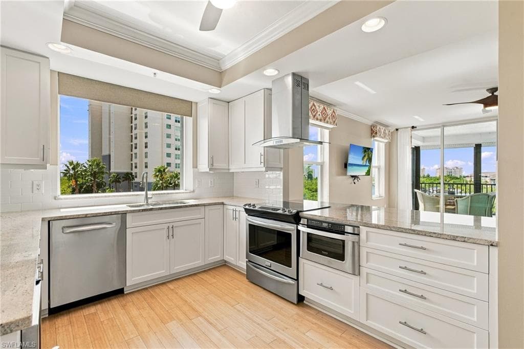 430 Cove Tower Dr #501, Naples, photo 3