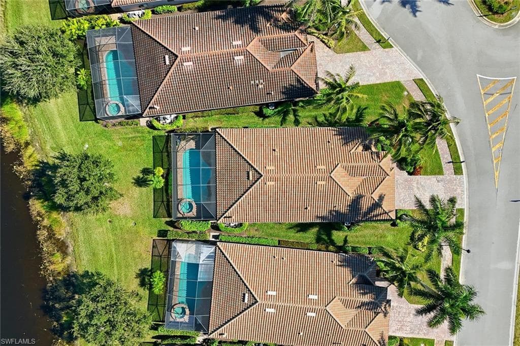 2906 Aviamar Cir, Naples, photo 3