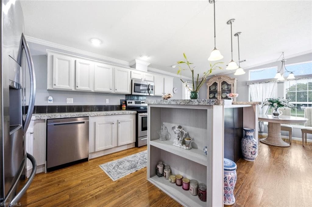 561 Charlemagne Blvd, Naples, photo 2