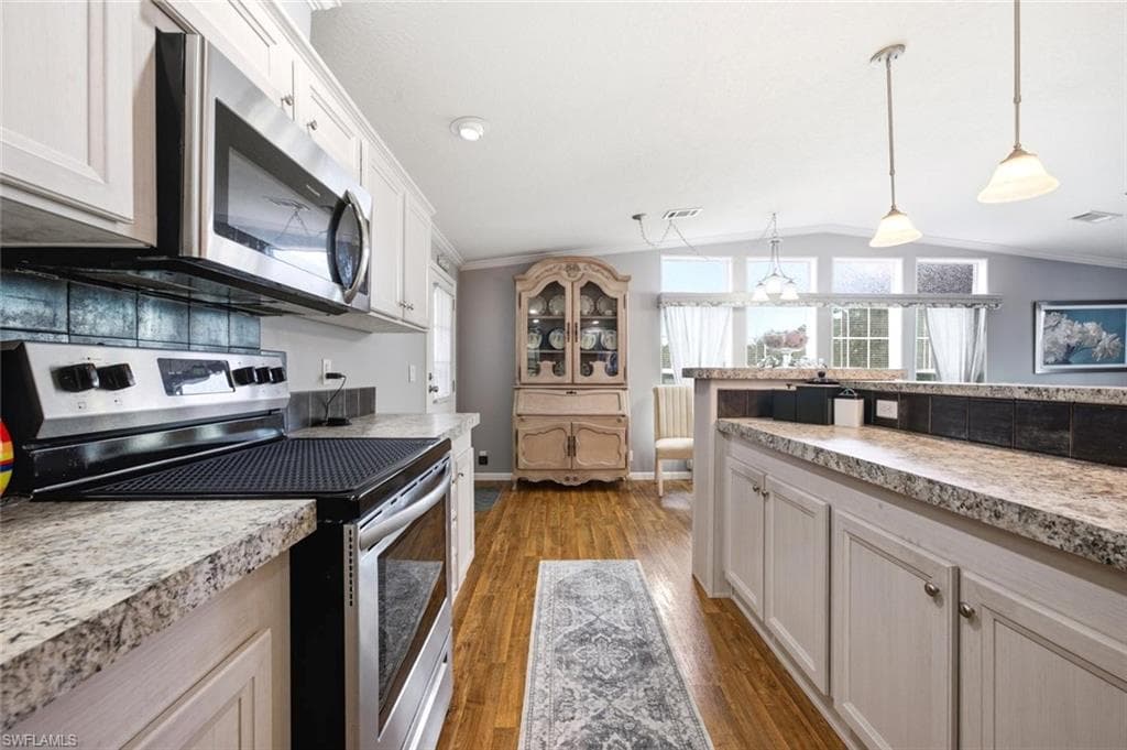 561 Charlemagne Blvd, Naples, photo 3