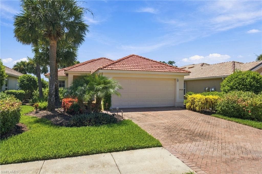 10038 Oakhurst Way, Fort Myers