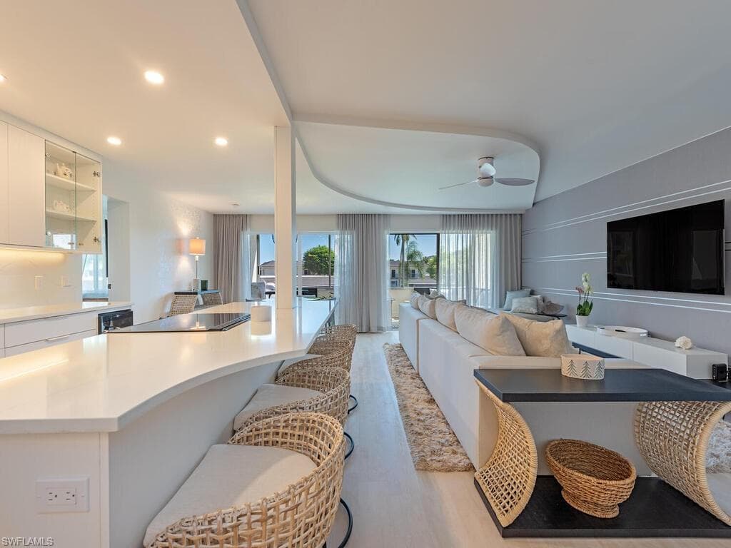 3410 Gulf Shore Blvd #202, Naples