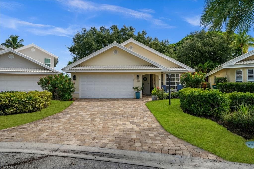 1597 Weybridge Cir #13, Naples, photo 2