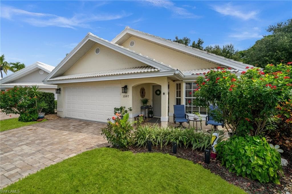 1597 Weybridge Cir #13, Naples