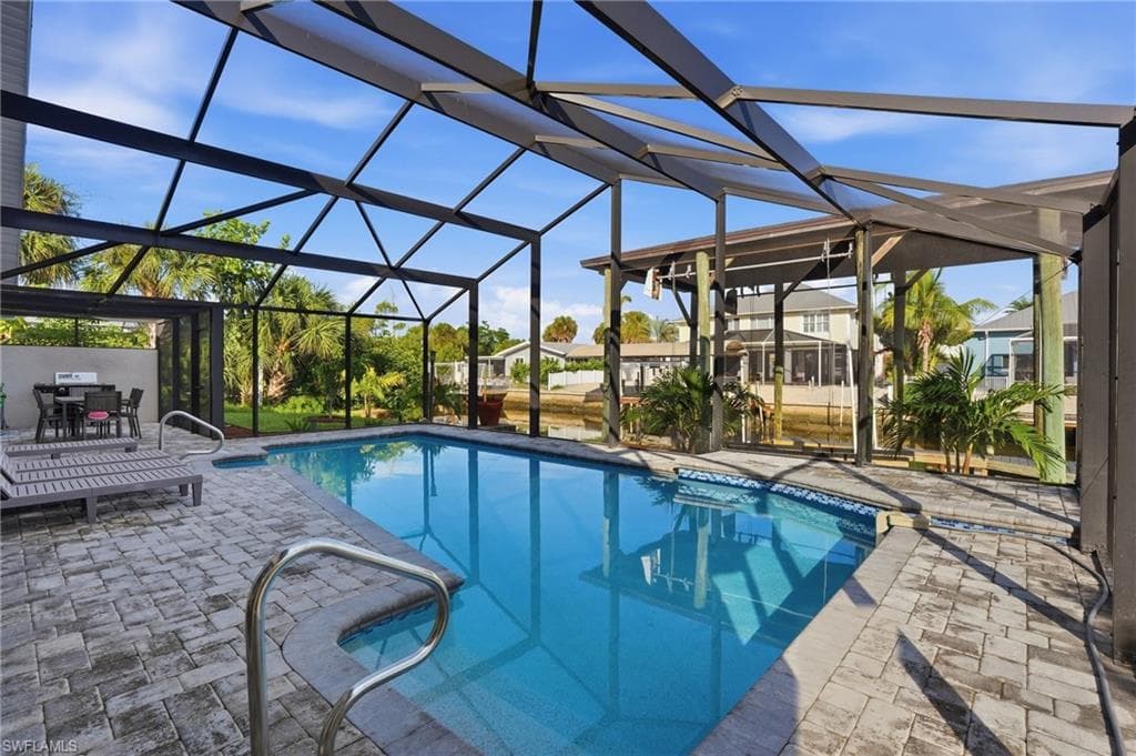 323 Washington Ct, Fort Myers Beach, photo 2