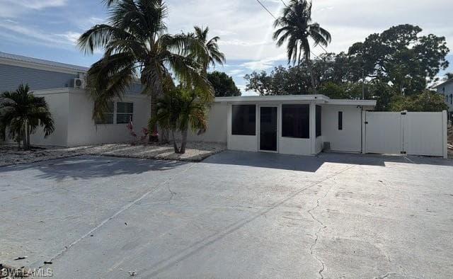 24519 Dolphin St, Bonita Springs, photo 2