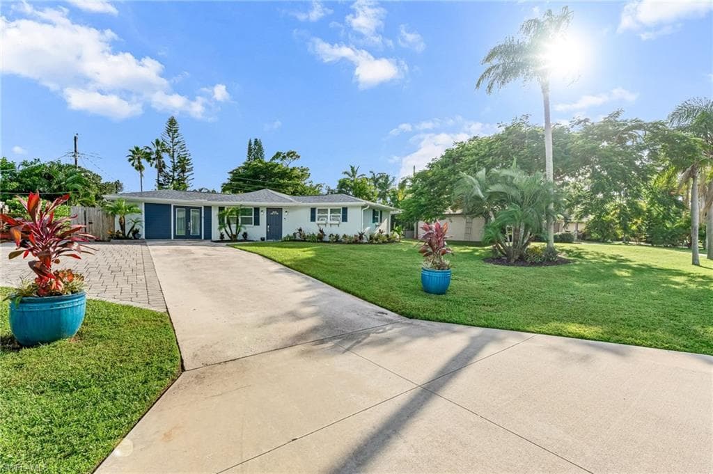 9792 Tonya Ct, Bonita Springs