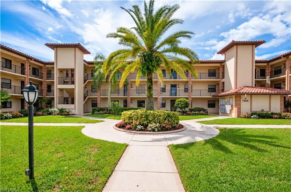 7320 Province Way #2105, Naples