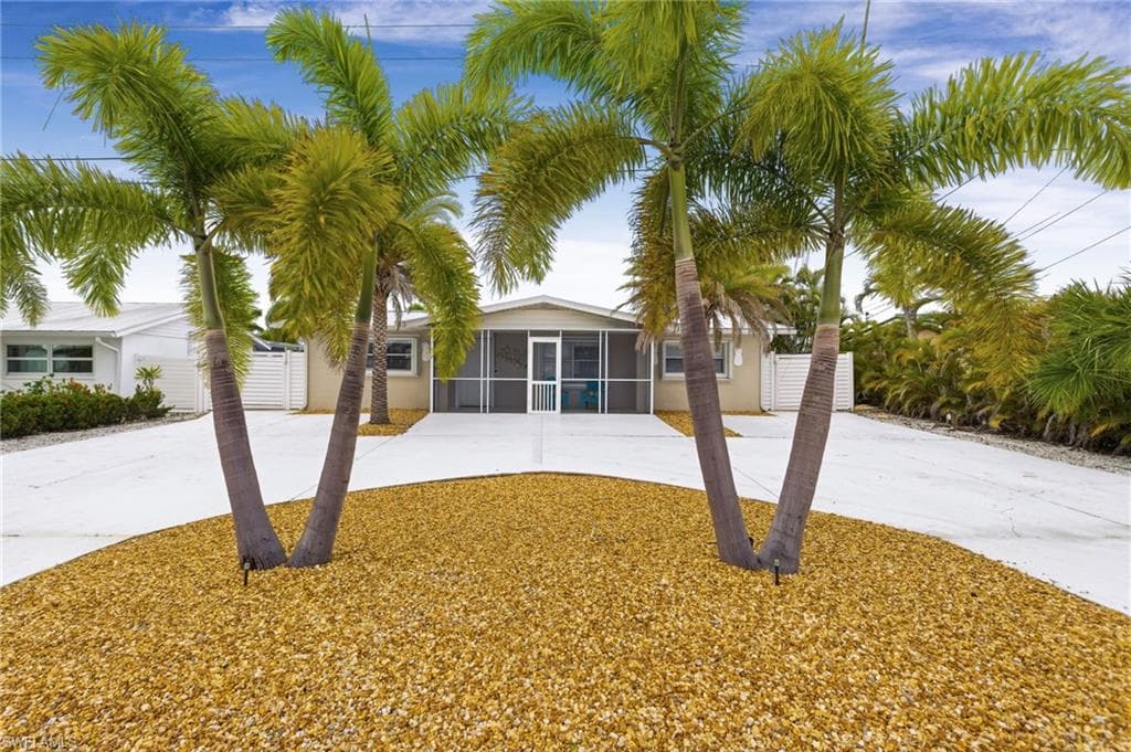 12179 Boat Shell Dr, Matlacha Isles, photo 2