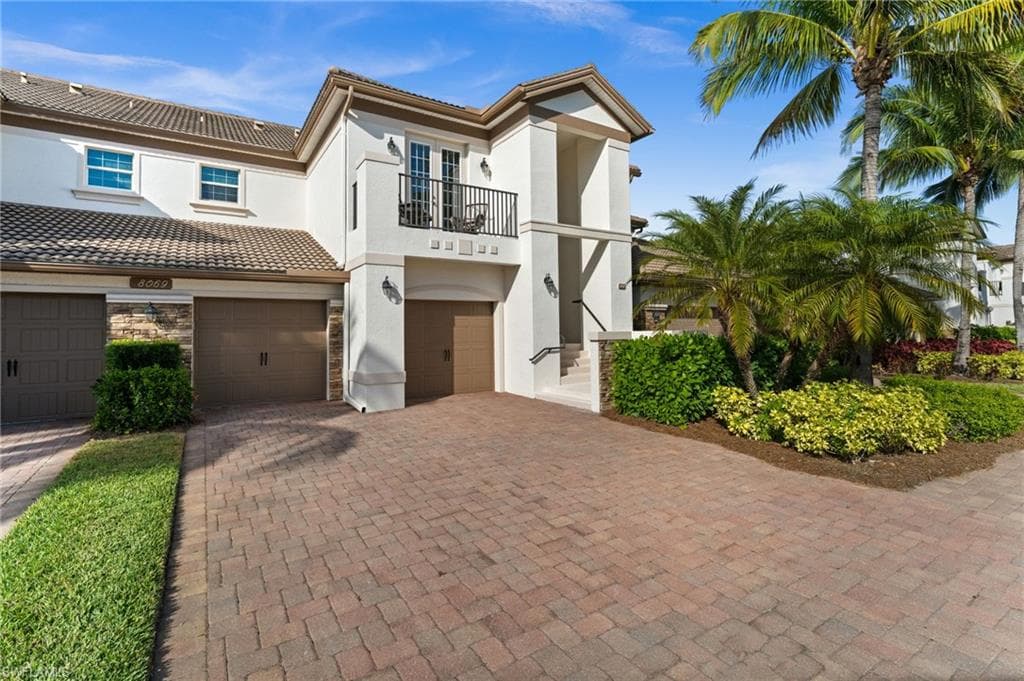 8069 Players Cove Dr #202, Naples