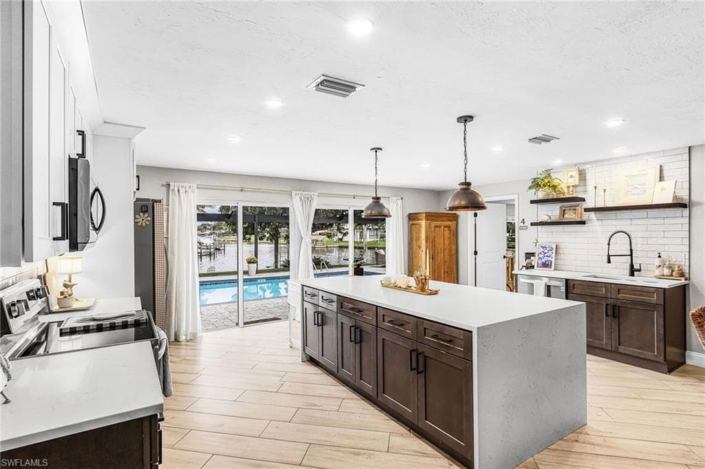 3725 1st Ave, Cape Coral