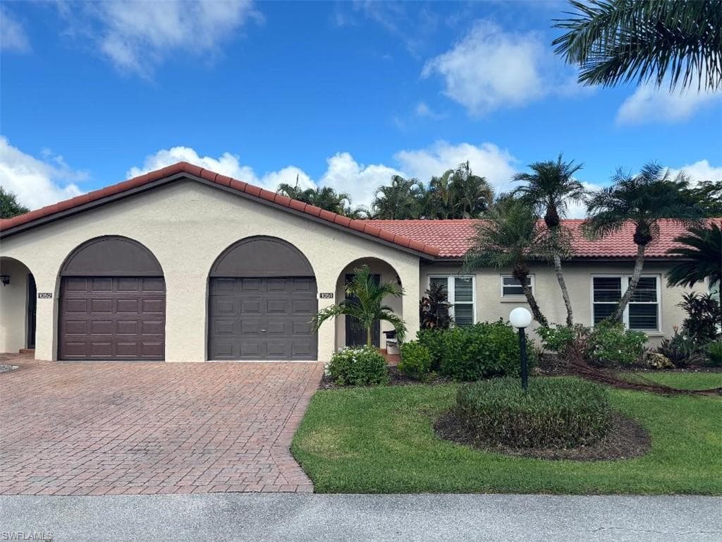 1051 Forest Lakes Dr #21b, Naples
