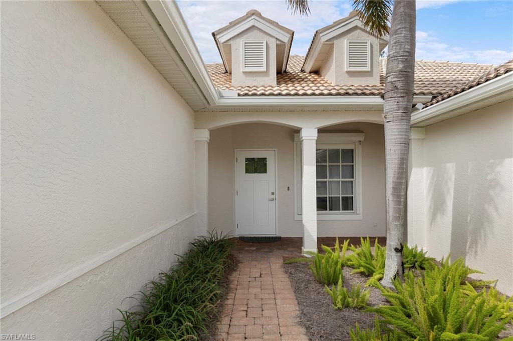 1511 Whispering Oaks Cir, Naples, photo 2