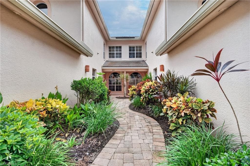 528 Lake Louise Cir #301, Naples, photo 2
