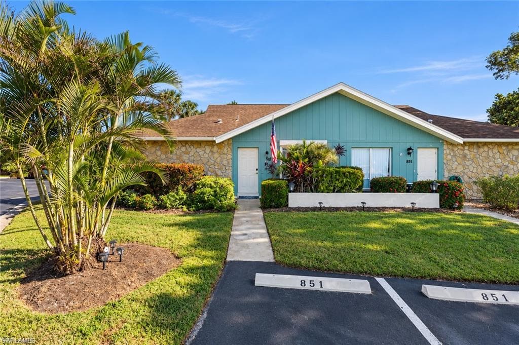 851 Palm View Dr, Naples