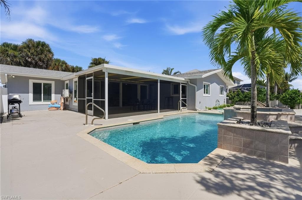 310 Madison Ct, Fort Myers Beach, photo 2