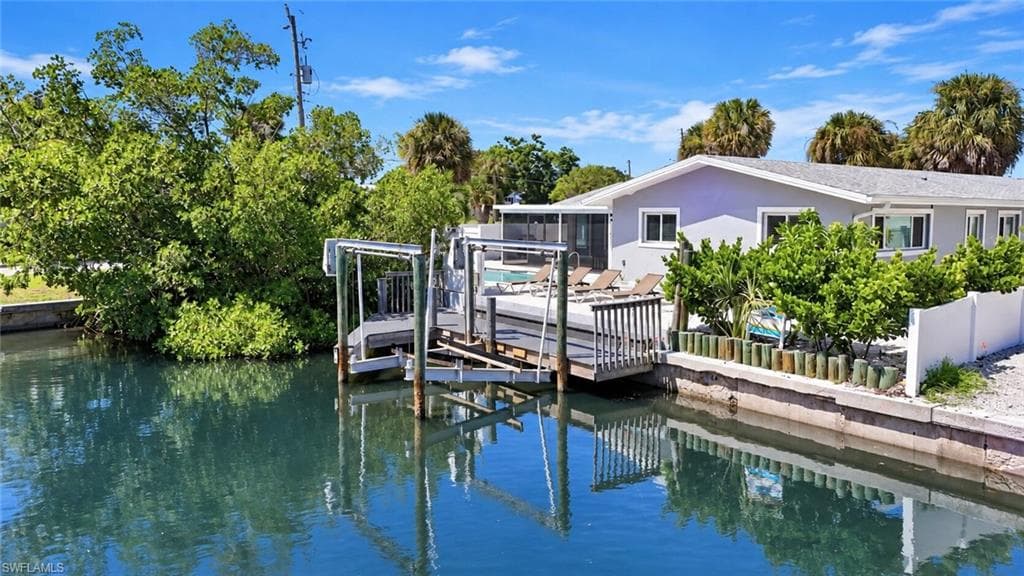 310 Madison Ct, Fort Myers Beach, photo 3