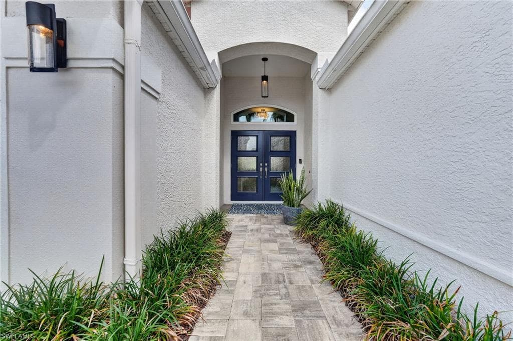 1523 Whispering Oaks Cir, Naples, photo 2